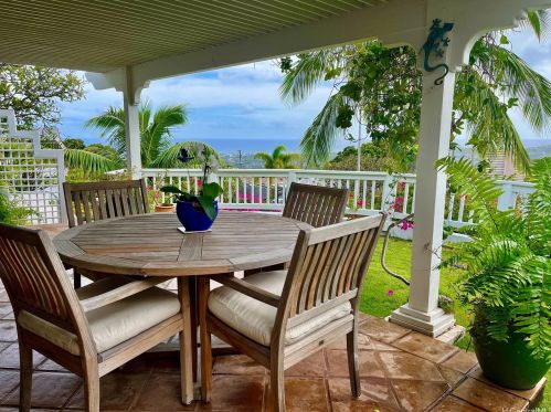 1633 Halekoa Pl, Honolulu, HI 96821-1128