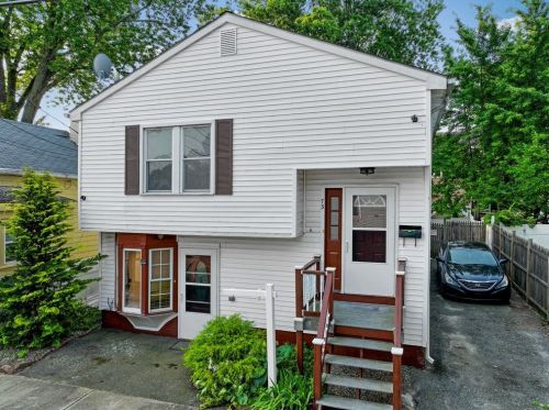 73 Mowry St, Providence, RI 02908-2532