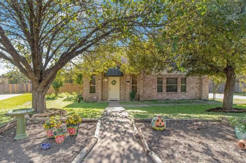 7801 Callbram Ln, Austin TX  78736-3111 exterior