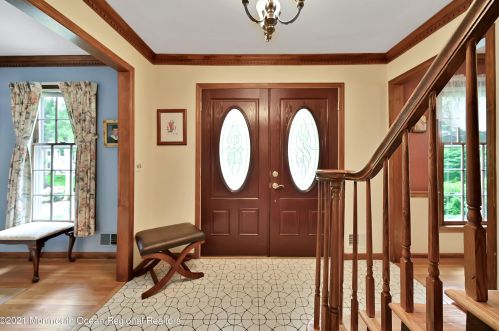 47 Bunker Hill Dr, Middletown, NJ 07748-2954