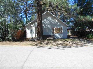 418 Utah St, Portola, CA 96122-9515