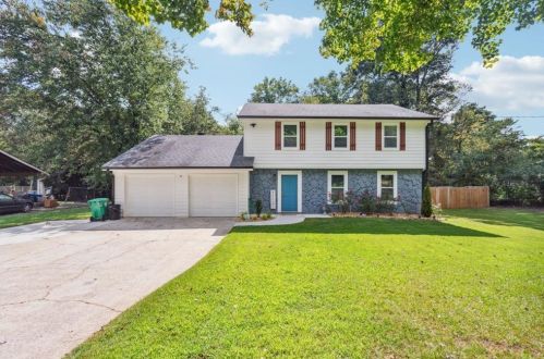 5525 Rockbridge Rd, Stone Mountain, GA 30088-1517