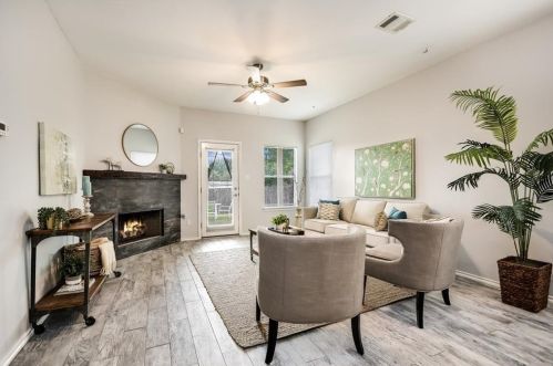 242 Amber Oak Dr, Uhland TX  78640-5270 exterior