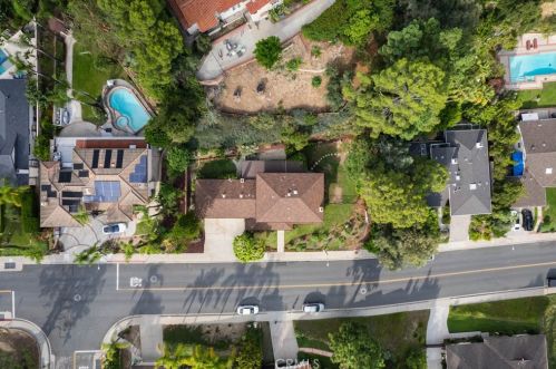 1430 Greenbriar Rd, Glendale CA  91207-1053 exterior