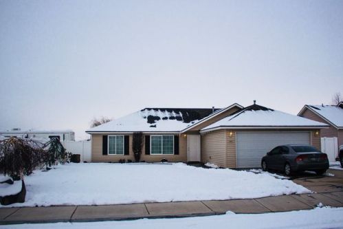 8107 Canyon Dr, Pasco, WA 99301-6789