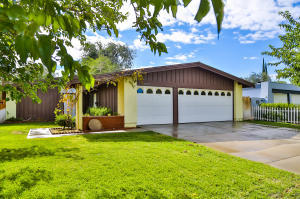 39080 Foxholm Dr, Palmdale, CA 93551-3911