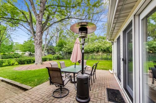 1250 Oxford Rd, Bannockburn IL  60015-2357 exterior