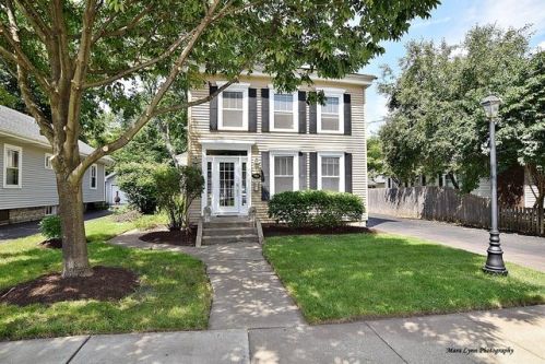 111 Lincoln St, Batavia, IL 60510-1913