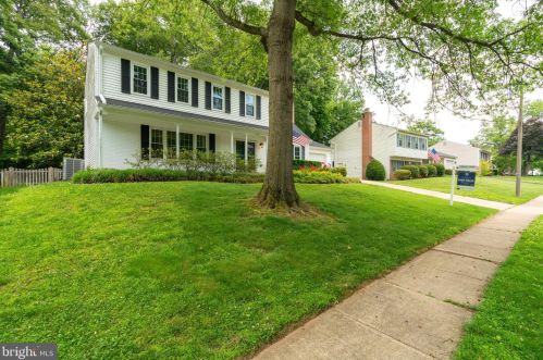 7811 Cliffside Ct, Springfield, VA 22153-2716