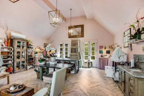 3229 Arden Rd, Atlanta GA  30305-1936 exterior