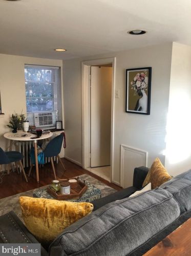 506 20th St, Philadelphia, PA 19130-3810