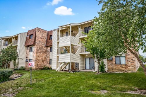 175 Waters Edge Dr, Glendale Heights IL  60139-1636 exterior