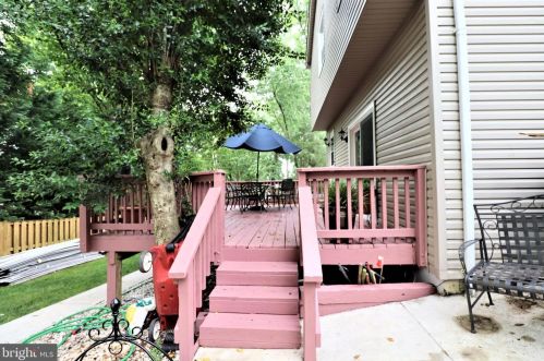 8005 Lake Pleasant Dr, Springfield VA  22153-3005 exterior