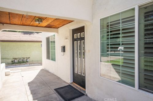 3300 Montrose Ave, Glendale CA 91214-3341 exterior