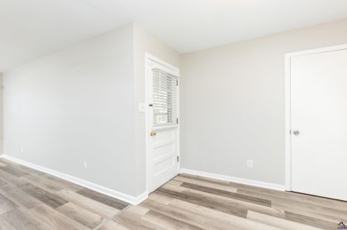 215 Meadow Dr, Warner Robins GA  31093-2121 exterior