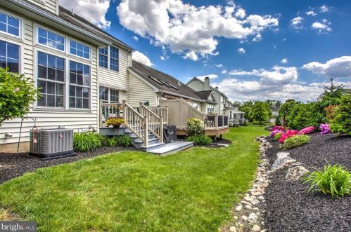 14 Red Leaf Ln, Lancaster PA  17602-7000 exterior