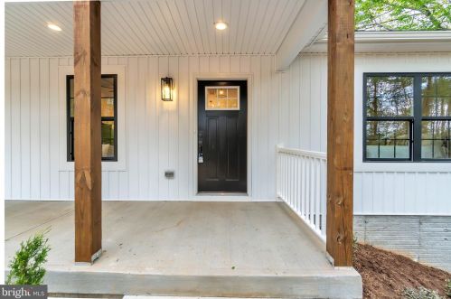 9807 Lee Dr, Spotsylvania, VA 22551