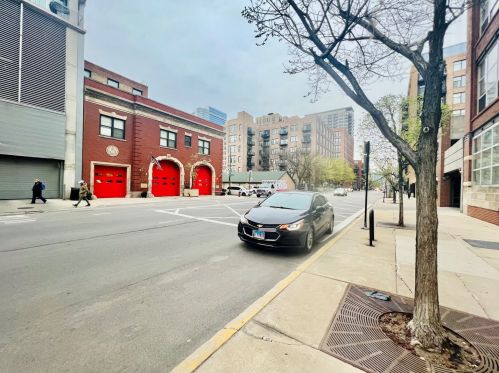333 Desplaines St, Chicago IL  60661-1151 exterior