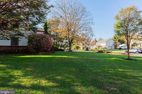 3300 Stillwell Dr, Lancaster, PA 17601-1537