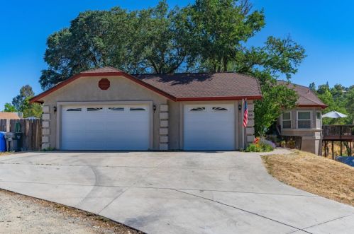 8621 Orielly St, Valley Springs, CA 95252-9193