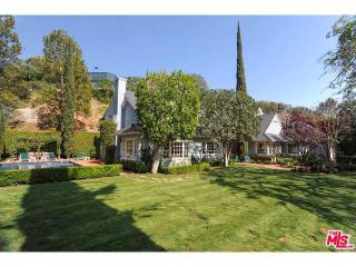 2826 Roscomare Rd, Los Angeles, CA 90077-1627