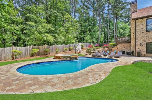 2292 Meadowvale Dr, Atlanta GA  30345-3543 exterior