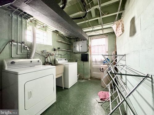 1113 Hunting Park Ave, Philadelphia PA 19140-2830 exterior