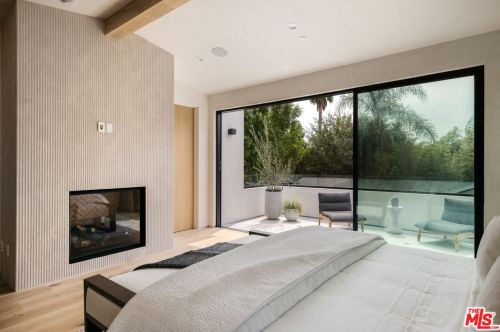 15740 Morrison St, Van Nuys CA  91436-1544 exterior