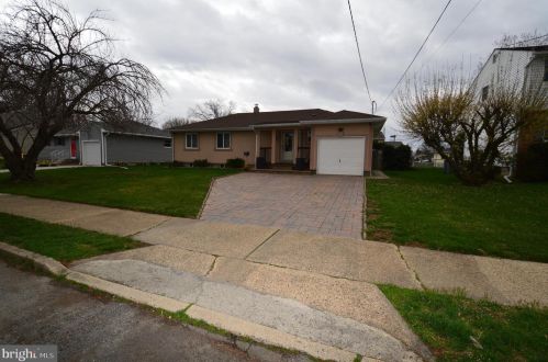 33 Walt Whitman Way, Trenton, NJ 08690-2162