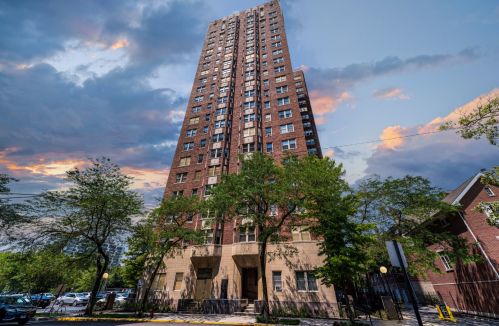 5000 Cornell Ave, Chicago IL  60615-3041 exterior
