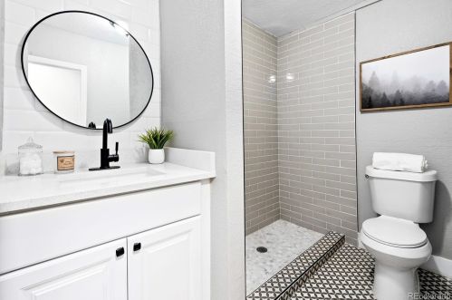 800 4th Ave, Denver CO  80218-3708 exterior