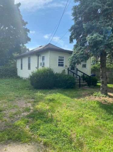 9 Overton St, Warwick, RI 02889-9712