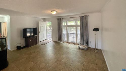 881 Beagle Gap Rd, Crozet, VA 22932-3239