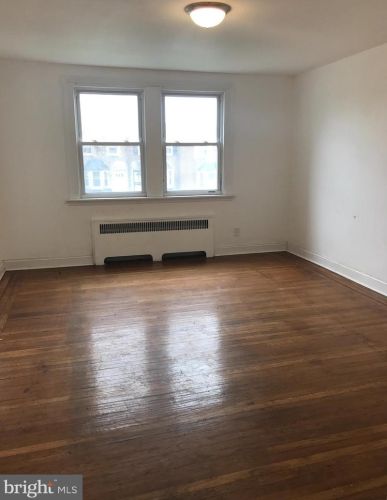 6420 Marsden St, Philadelphia, PA 19135-2707