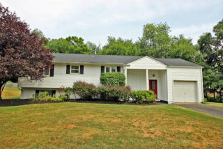 6 Meade Ct, Piscataway, NJ 08854-4822