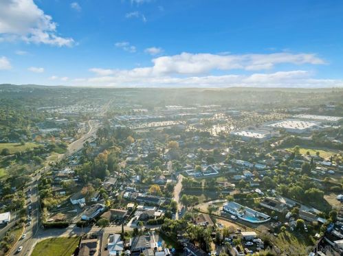 160 El Valle Opulento, Vista CA 92083-7708 exterior