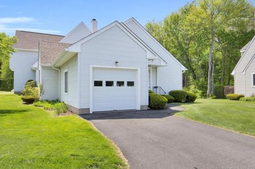 7 Woods Run, Farmington, CT 06032-2727