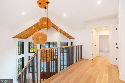 603 Gravers Ln, Philadelphia PA 19118-2806 exterior