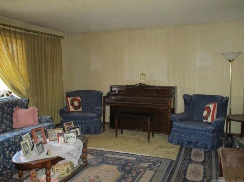 2 Powers Rd, Wallingford, CT 06492-5412