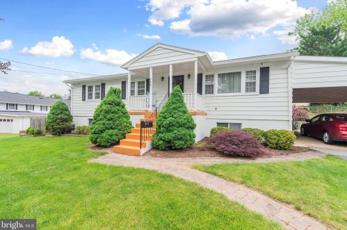 550 Morison St, Charles Town, WV 25414-1143