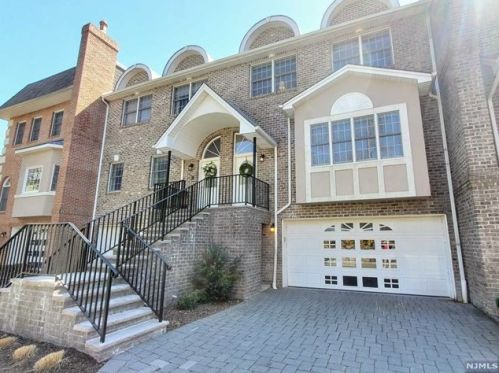 145 Stonegate Trl, Cresskill, NJ 07626-2411