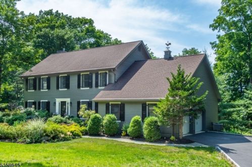 23 Pheasant Run, Kinnelon, NJ 07405-3022