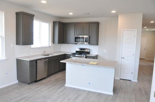 1305 Goforth Rd, Uhland TX  78640-4732 exterior