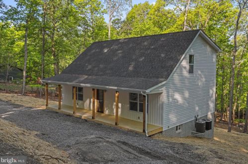 1059 Valley View Rd, Harpers Ferry, WV 25425-6752