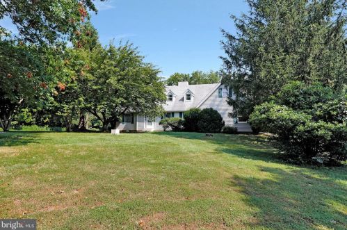 385 Chandler Dr, Shepherdstown, WV 25443-4149