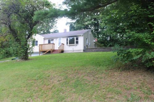 16 Carlton Rd, Torrington, CT 06791-1017