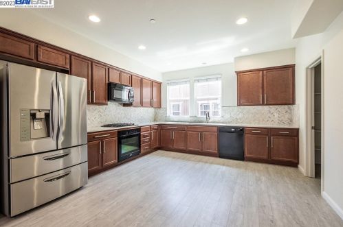 6790 Mariposa Ln, Pleasanton, CA 94568-4231