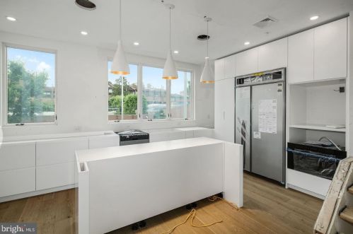 2041 Lombard St, Philadelphia, PA 19146-1315