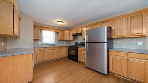 3509 Busch Ct, Rockford, IL 61109-2548