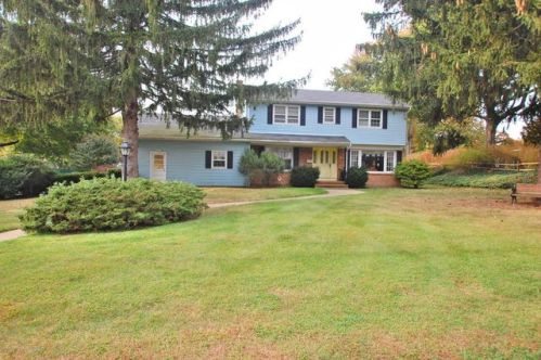 12 Highview Cir, Middletown, NJ 07748-2812